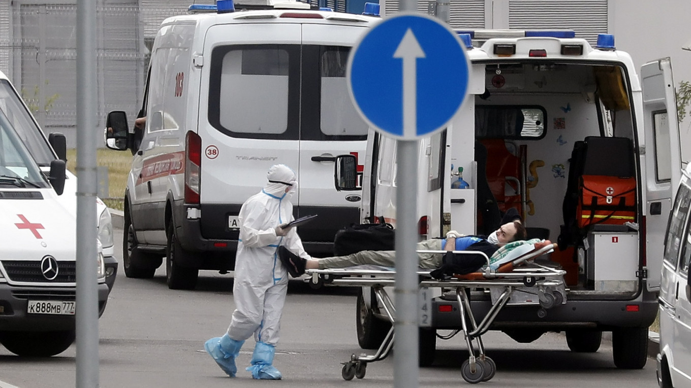 Russia Reports Record Virus Deaths For Second Day - The Moscow Times