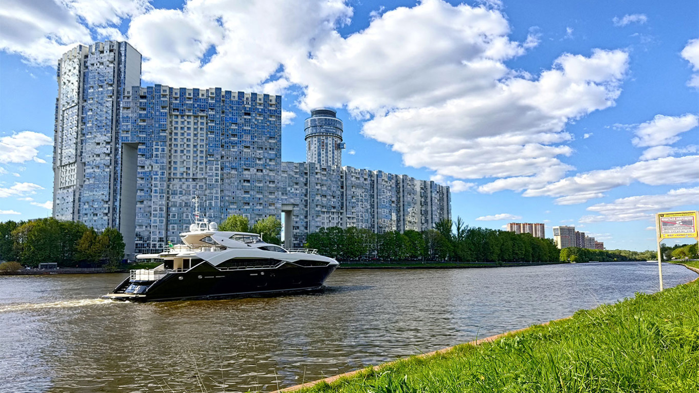 
					The Mayak residential complex as seen from the opposite bank of the Moscow Canal.					 					Moscow Times Reporter				