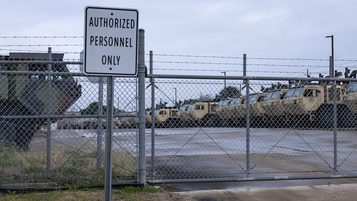 
					Military vehicles stationed at a Texas Army National Guard armory and recruiting station in Brownsville, Texas, USA.					 					Michael Gonzalez / EPA / TASS				