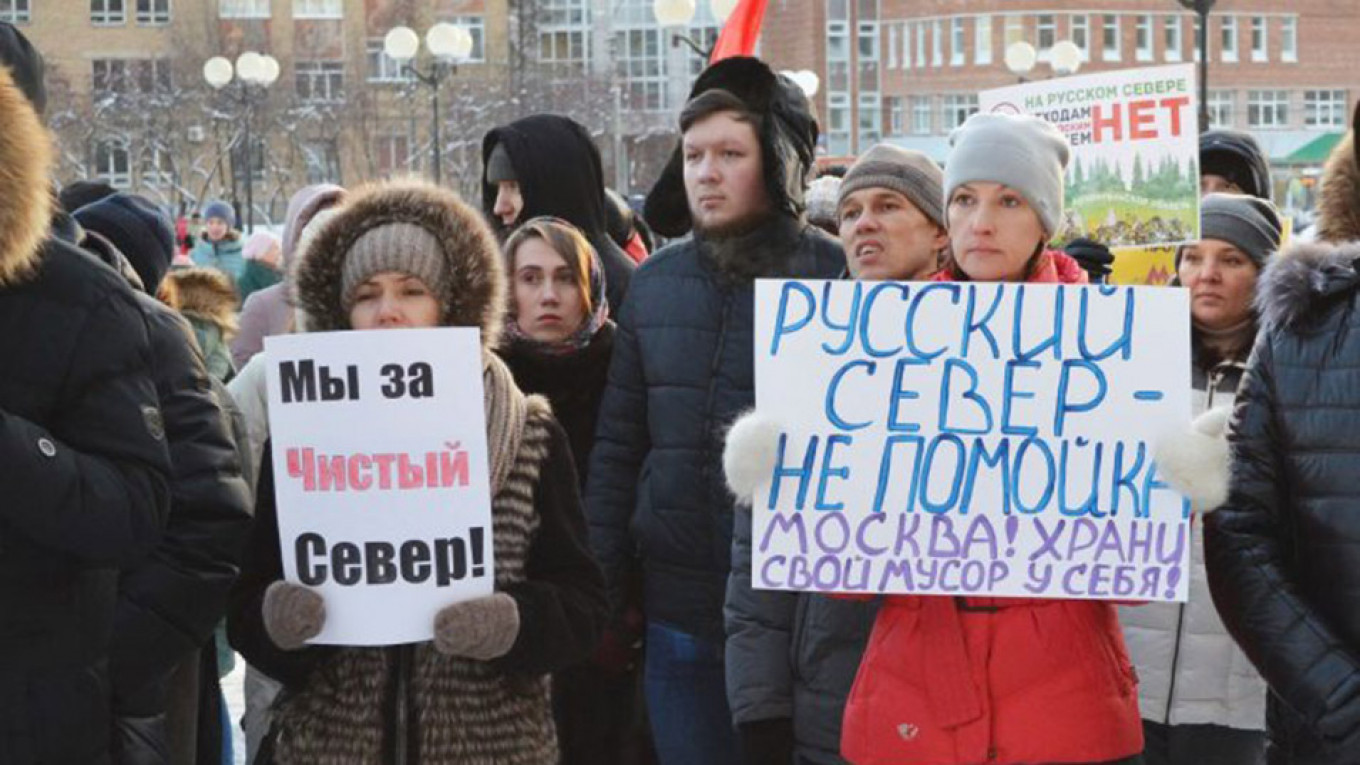 
					Protestors in Arkhangelsk gather to protest Moscow's plans to send 500,000 tons of waste their annually. 					 					Vkontakte / komirespublika				