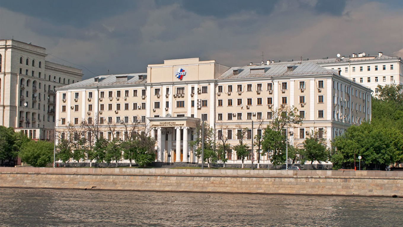 
					The RSPP building on the banks of the Moscow River. With some 100 staffers, the group lobbies for Russia's oligarchs.					 					kalibroao.ru				