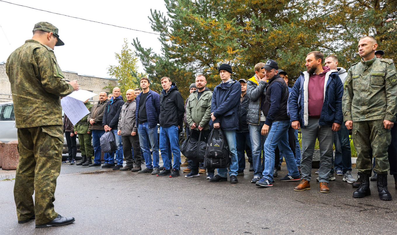 
					Mobilized men line up outside a military recruitment office in St Petersburg. 					 					Peter Kovalev / TASS				