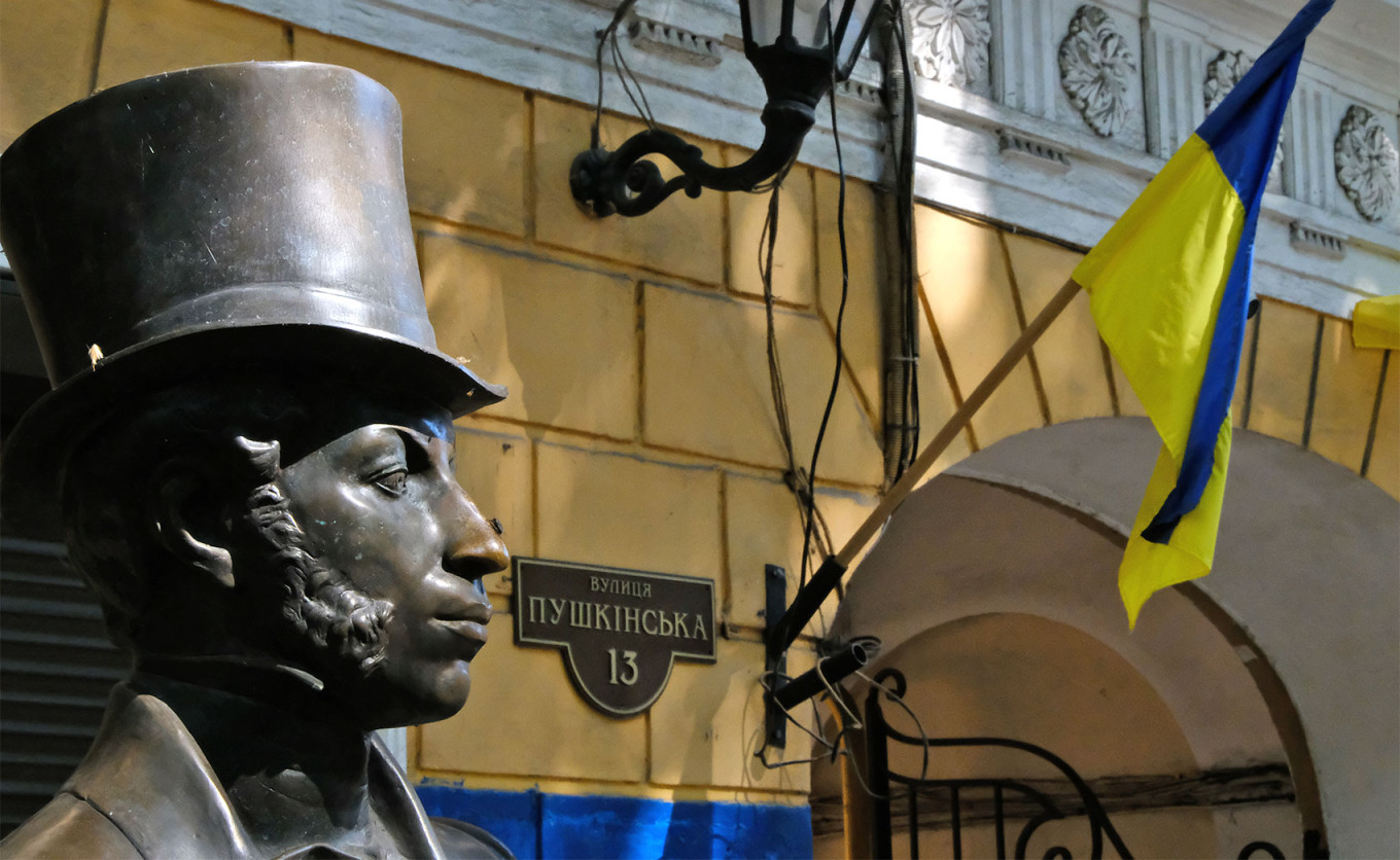 
					A state of Russian poet Alexander Pushkin on Pushkin Street in Odesa. 					 					Francis Farrell				