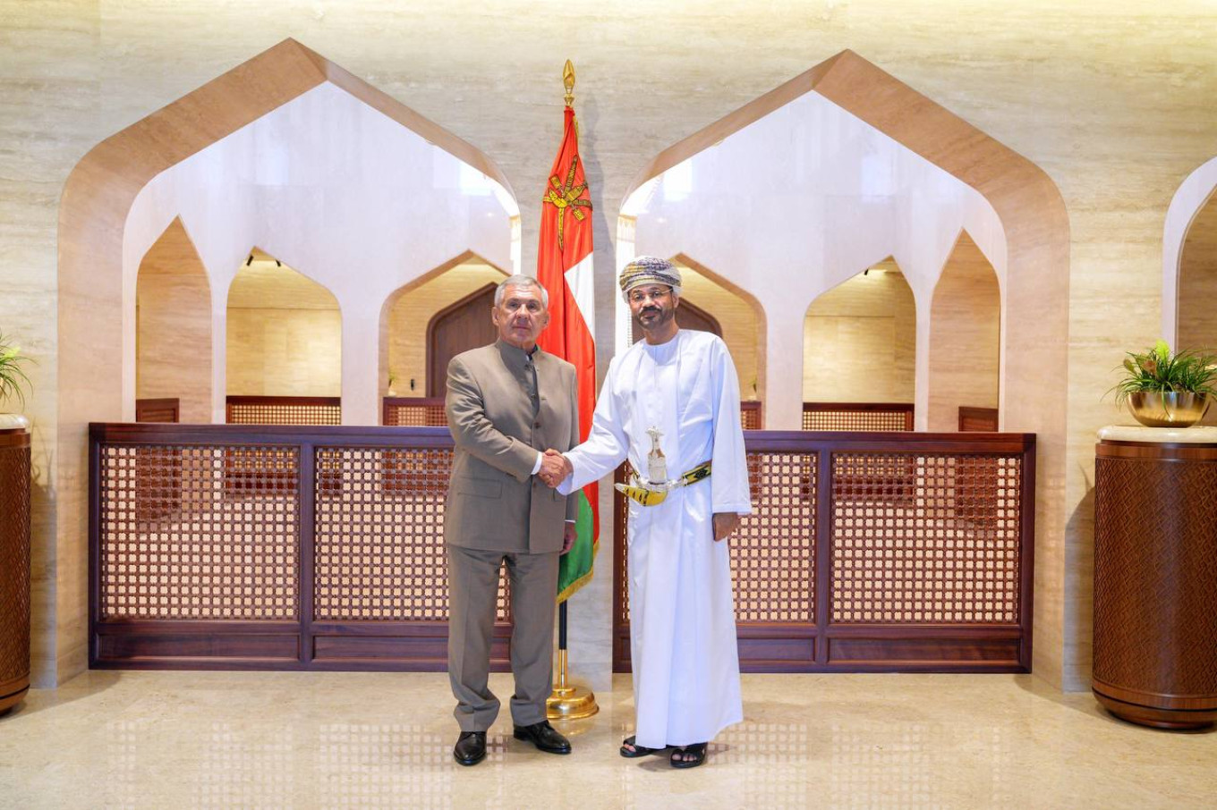 Rustam Minnikhanov with Omani Foreign Minister Sayyid Badr Albusaidi @galimovatatarstan / Telegram