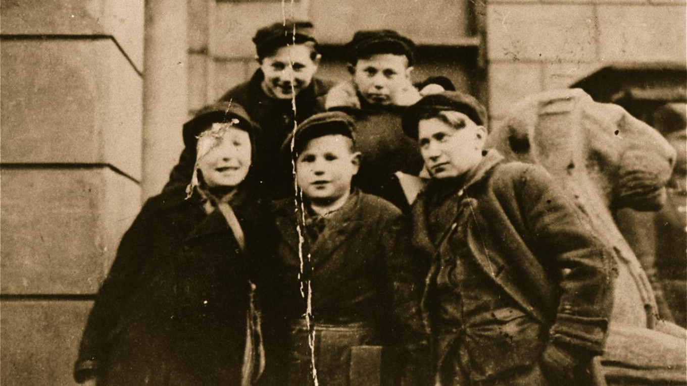 
					Some of the "little heroes" from the Warsaw ghetto.					 					zed.fr				