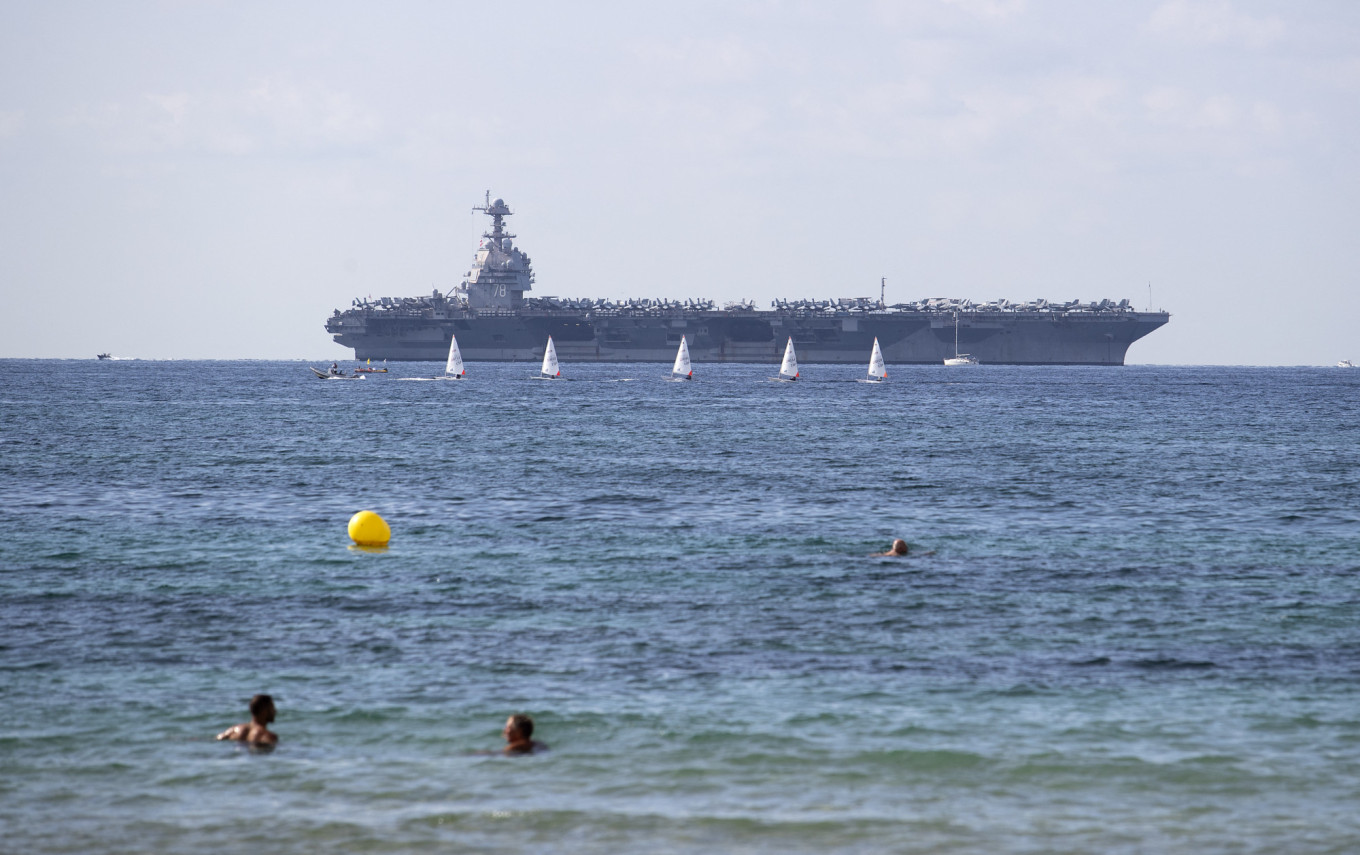 USS Gerald R. Ford вошел в воды возле Латинской Америки на этой неделе. Jaime Reina / AFP