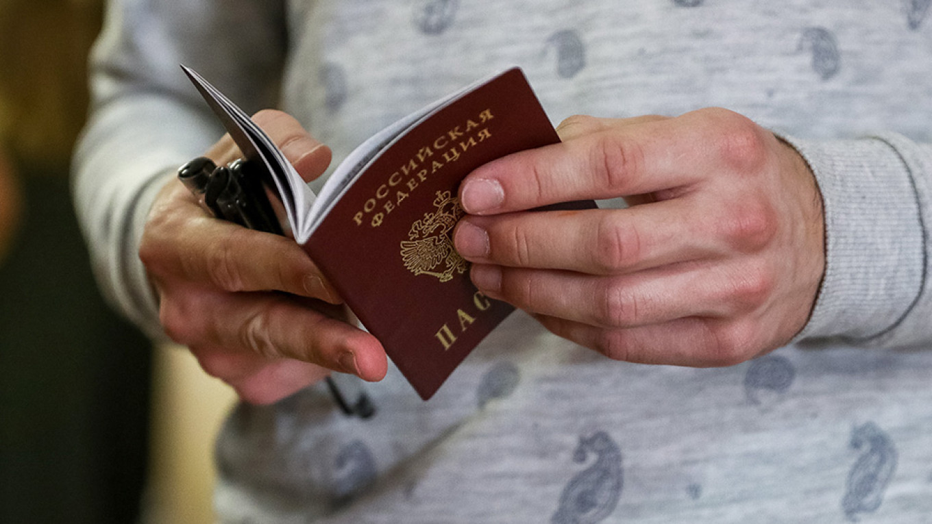 russia-finalizes-revolutionary-dual-citizenship-bill-kommersant