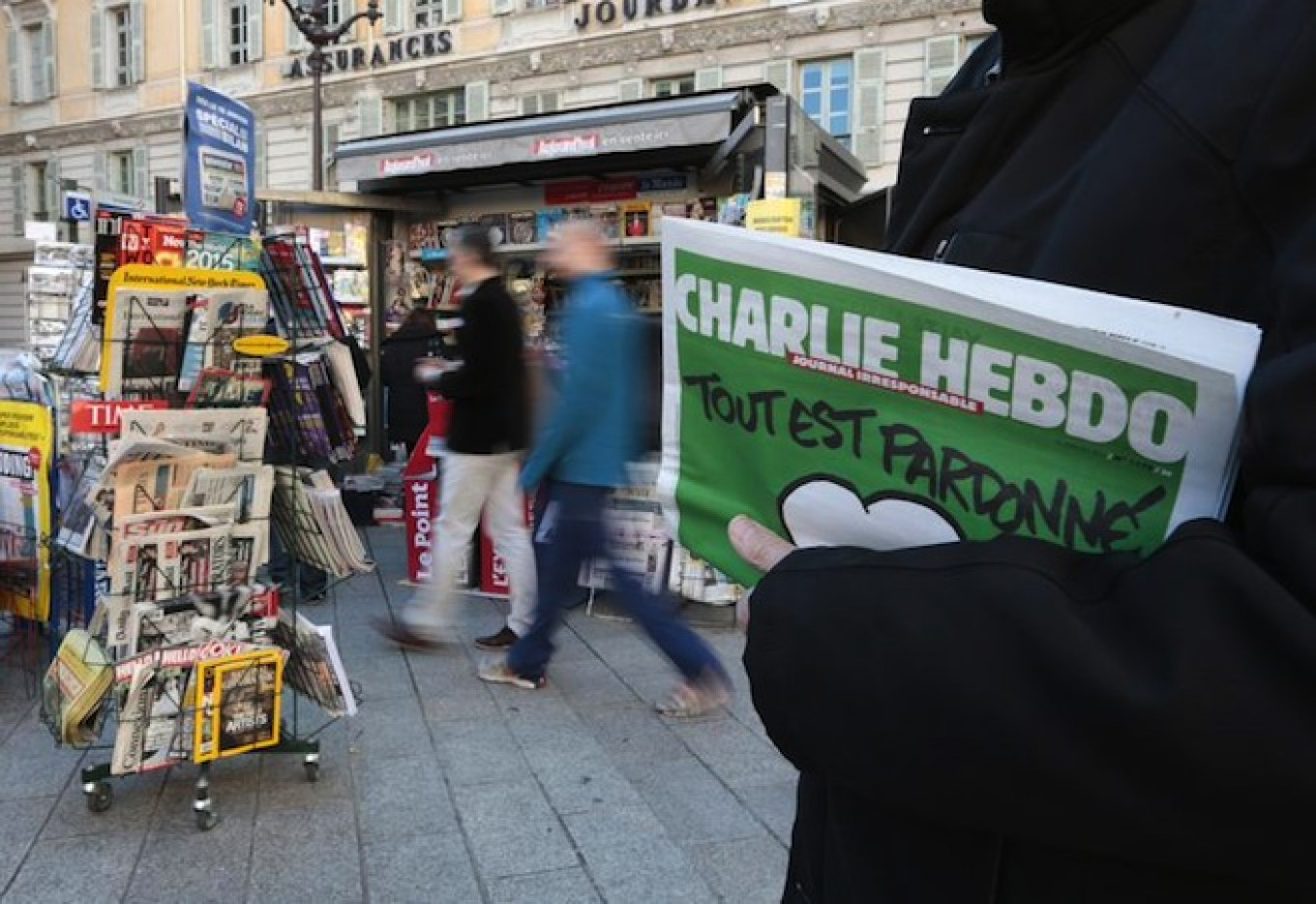 Kremlin: Charlie Hebdo's Russian Plane Crash Cartoons 'Blasphemous'