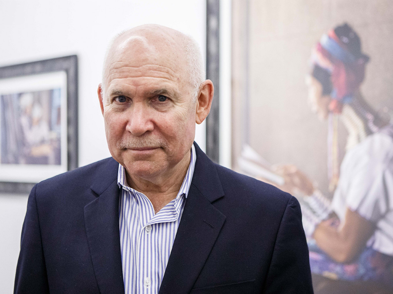 
					Steve McCurry in front of the camera.					 					Courtesy of MMOMA				