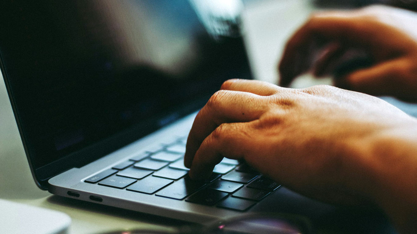 
										 					Luis Villasmil / unsplash				