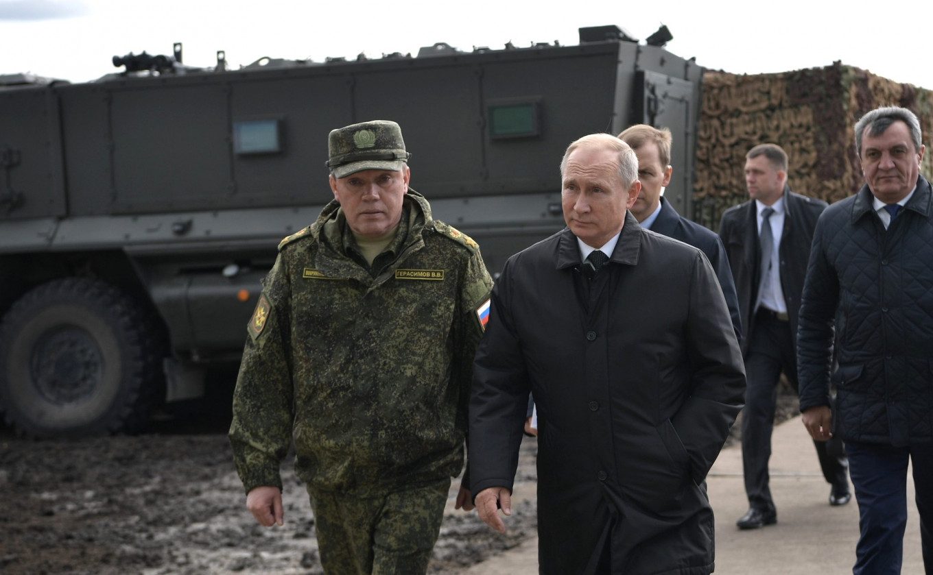 
					Valery Gerasimov and Vladimir Putin					 					Kremlin.ru				