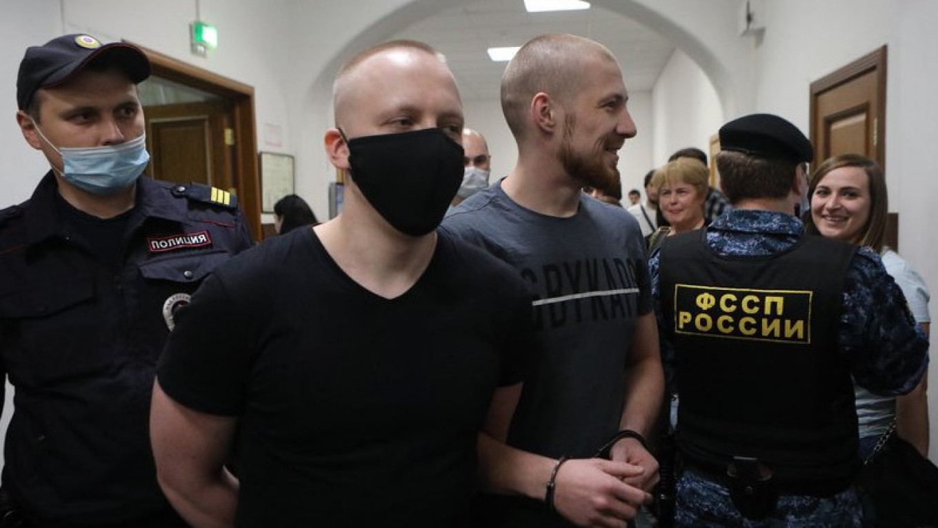 Ex-Cops in Russian Reporter's Drugs Arrest Deny Guilt - The Moscow Tim...