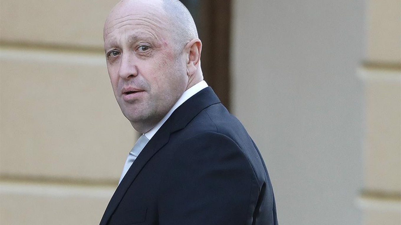 Moscow Parents Sue Catering Firm of 'Putin's Chef' Over