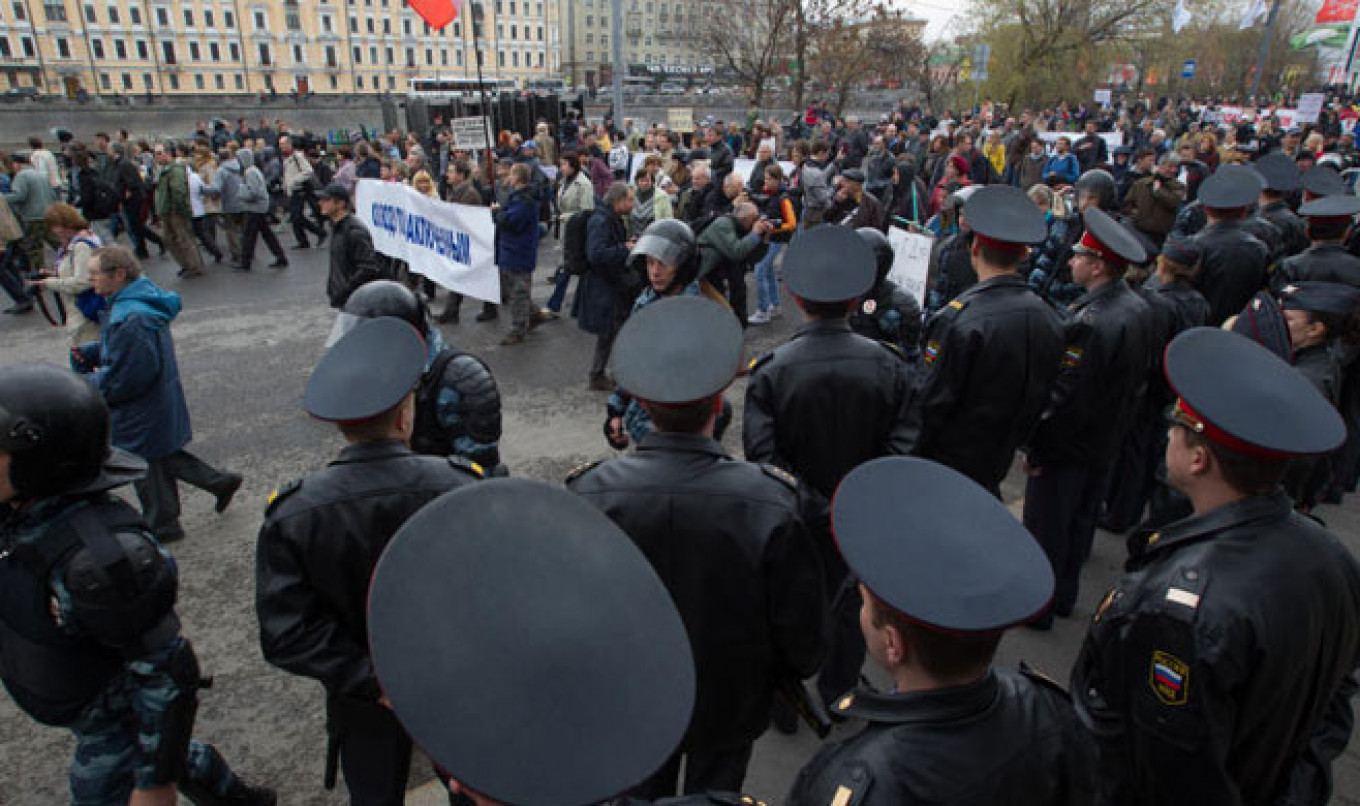 Russians More Trusting of Police Following Reform, Survey Shows