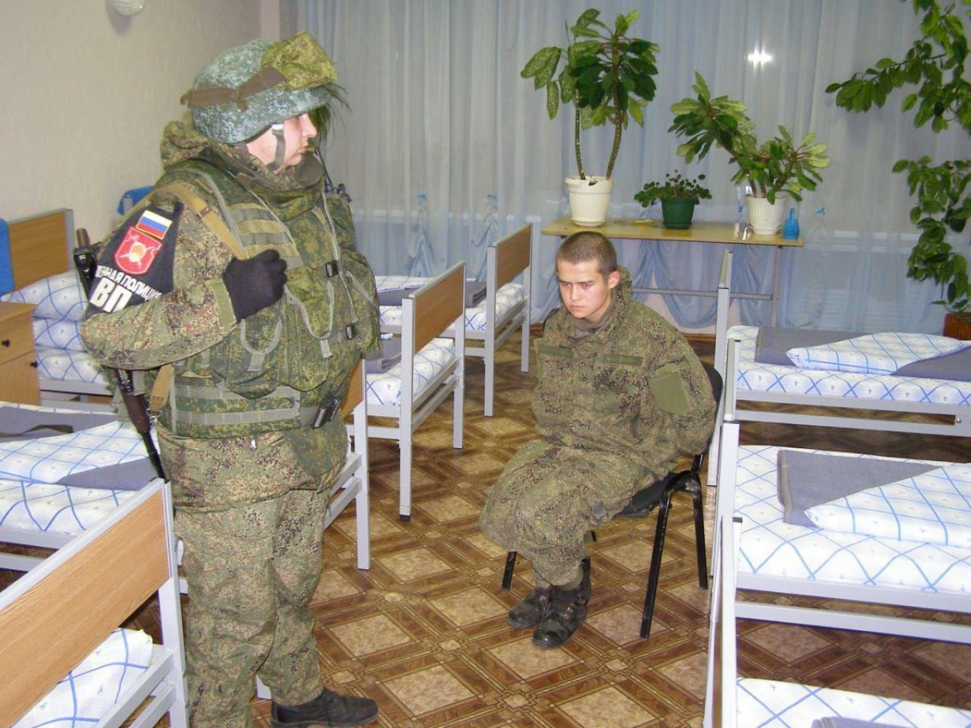 Mengapa seorang tentara Rusia menembak dan membunuh 8 rekan rekrutan?