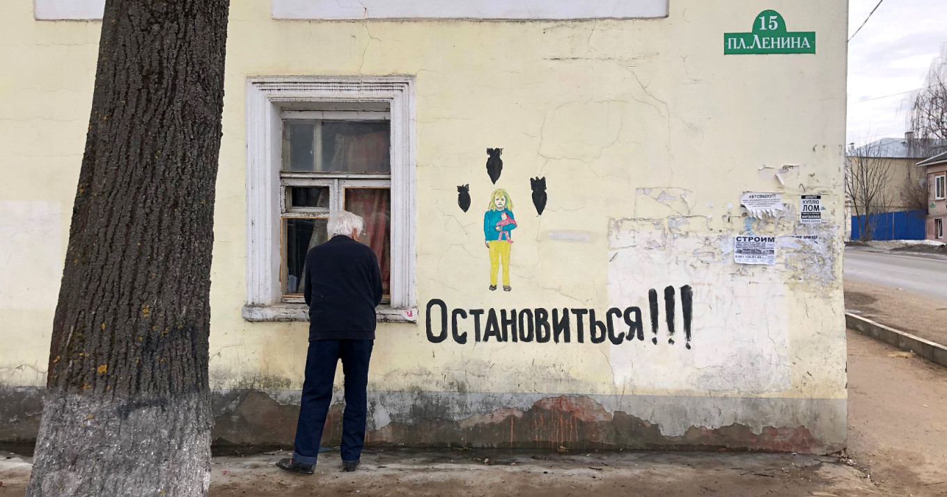 
					Vladimir Ovchinnikov next to his graffiti in Borovsk.					 					Vladimir Ovchinnikov / Facebook				