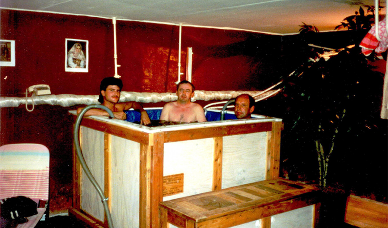 
										 					Justin and friends in Jacuzzi in Votkinsk basement 1988 / Justin Lifflander Personal Archive				