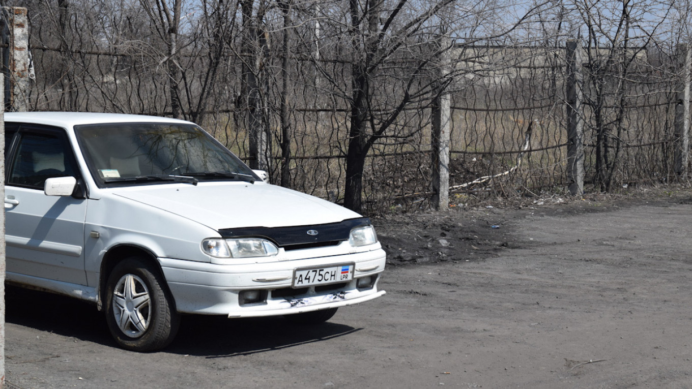 Most cars parked outside the only working mine in Gukovo have license plates from the breakaway Donetsk People's Republic. Pjotr Sauer/MT