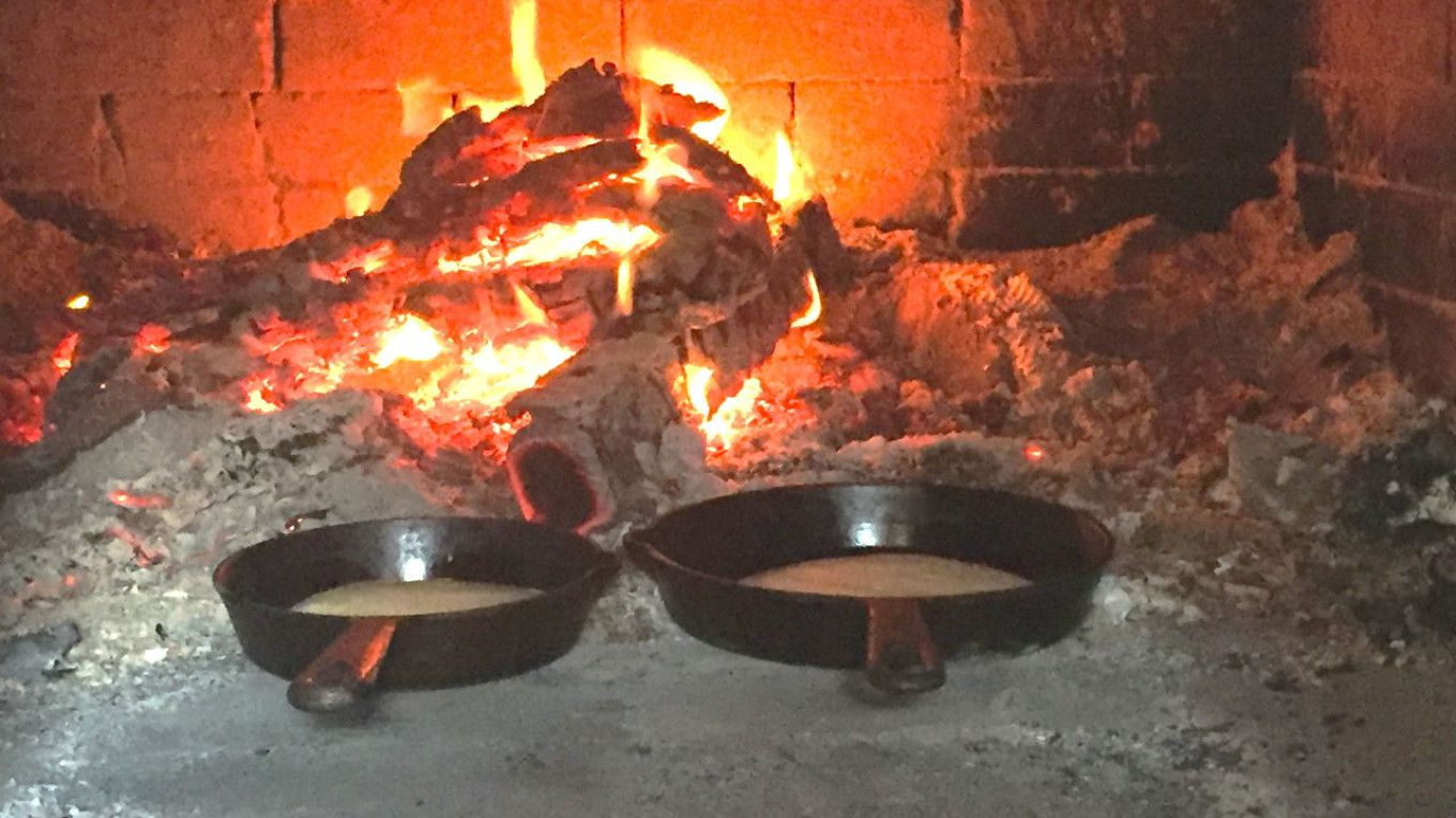 
					Blinis baking in a Russian stove					 					Pavel and Olga Syutkin				