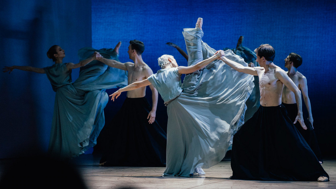 
					Ballet on the water.					 					Svetlana Chesnokova / Ballet Moscow				