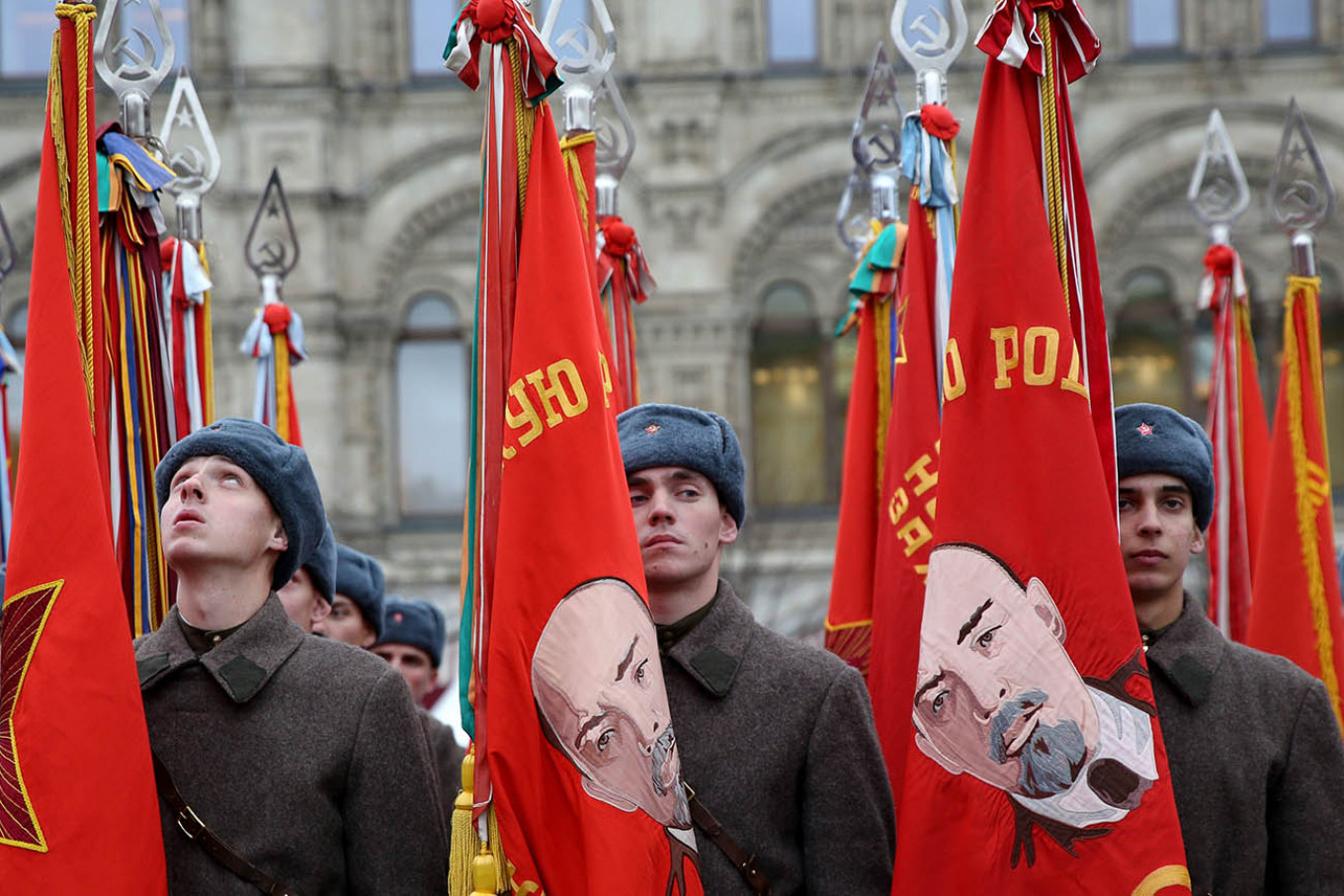 Moscow Re Enacts Famous 1941 Military Parade On Red Square The Moscow