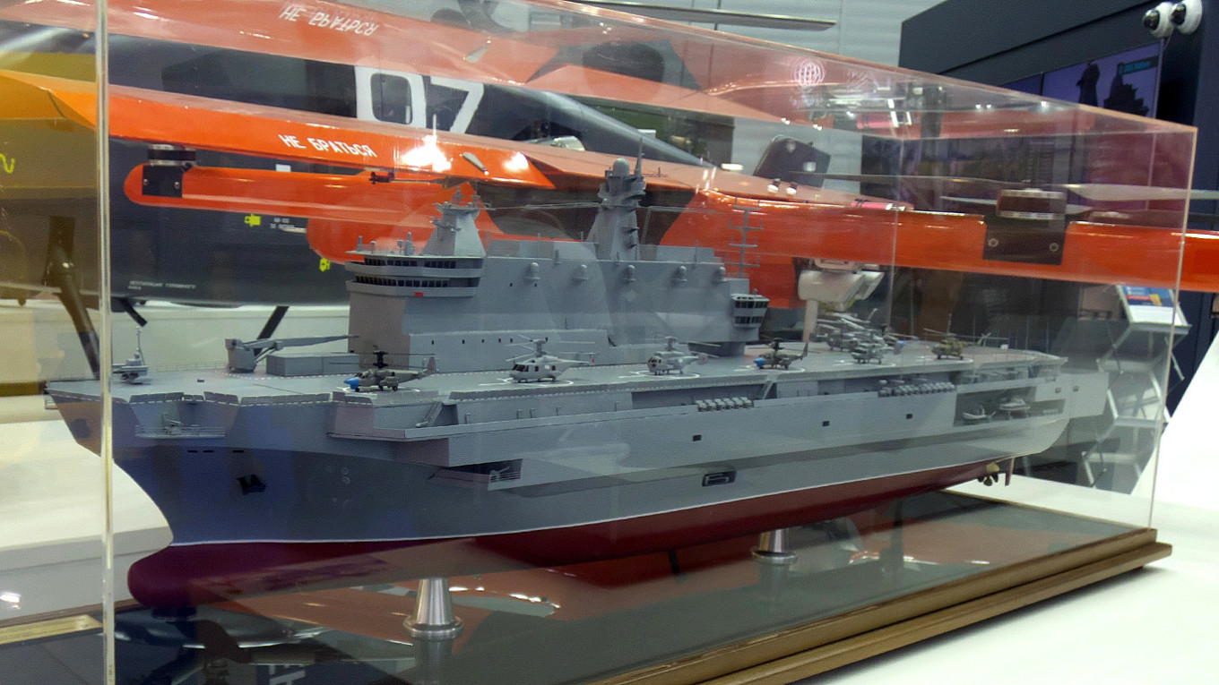 A mockup of a Project 23900 ship at the Army-2022 forum. Kirill Borisenko (CC BY-SA 4.0)