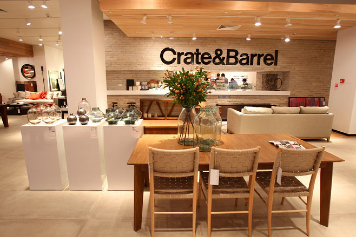  Crate  Barrel  Opens First Store in Russia