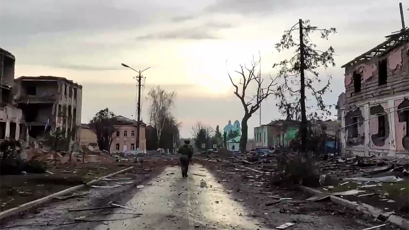 
					Russian military in the town of Sudzha, Kursk region, following Ukrainian troops' retreat.					 					Russian Defense Ministry				