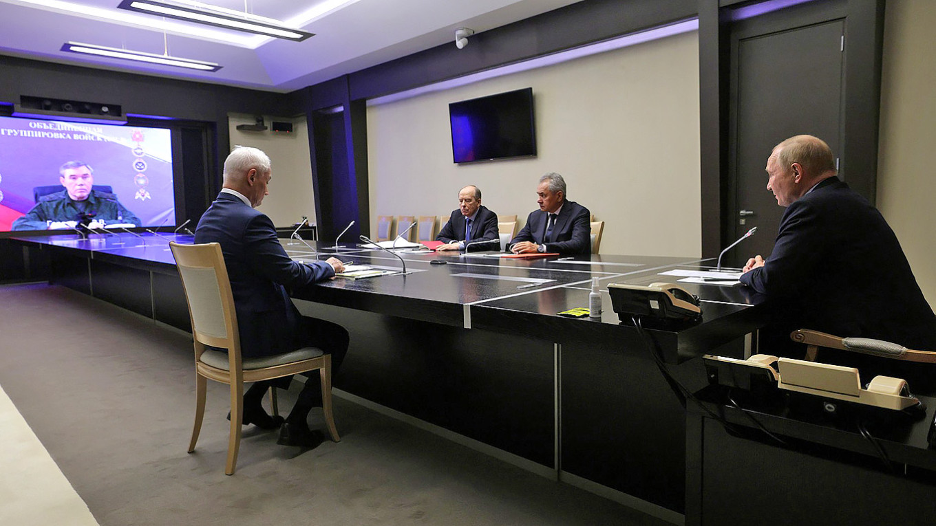 
					Putin at a meeting with heads of law enforcement agencies.					 					kremlin.ru				