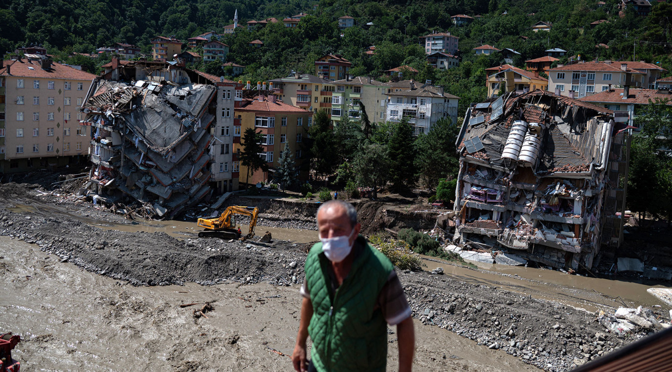 
					Flooding in the city of Bozkurt in the Kastamonu region of the Black Sea region of Turkey					 					Yasin AKGUL / AFP				