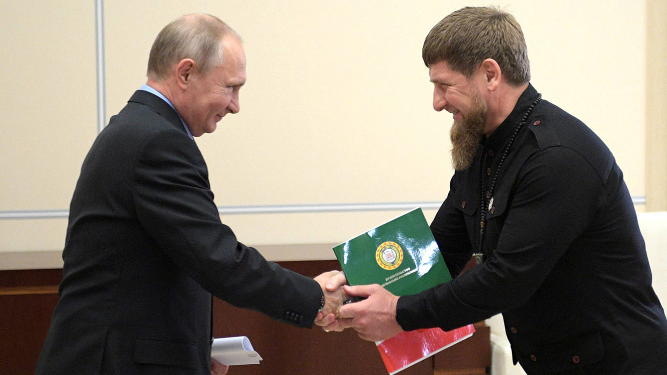 Kremlin Confirms Chechnya's Kadyrov Met Putin Amid 'Beheading' Scandal -  The Moscow Times