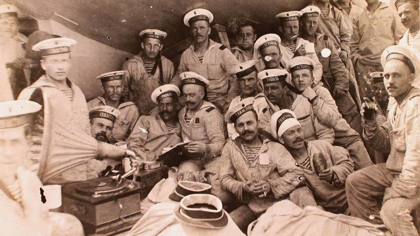 
					 Sailors of the battleship "Sevastopol" Baltic Fleet (1915)					 					Wikicommons				