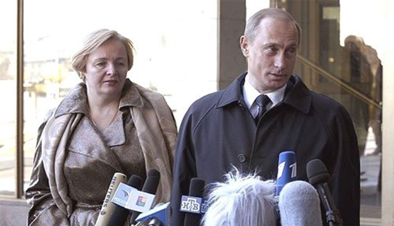 
					Vladimir Putin with his wife Lyudmila during the presidential election in March 2004.					 					kremlin.ru				