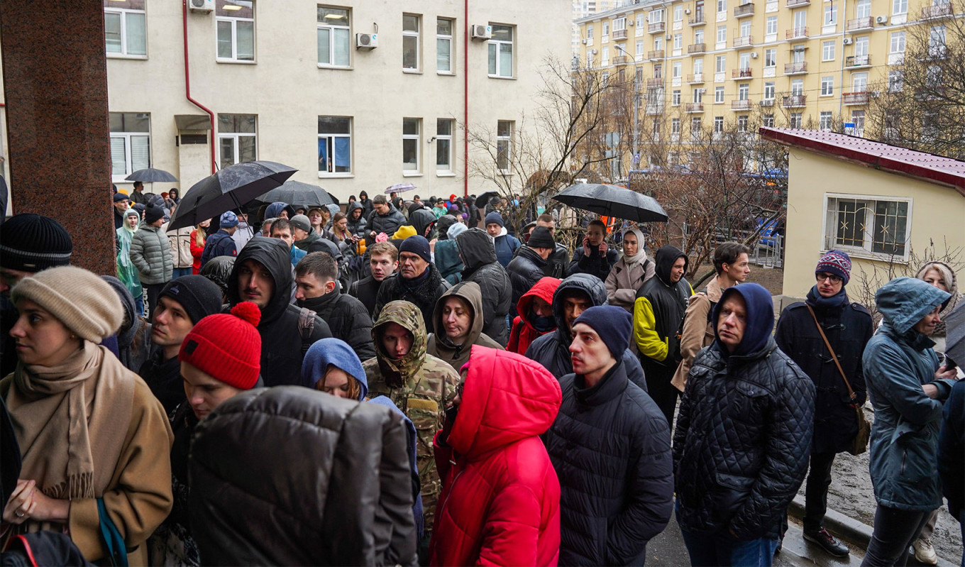
					Citizens queue to donate blood for victims at Crocus City Hall.					 					Pelagia Tikhonova / Moskva News Agency				