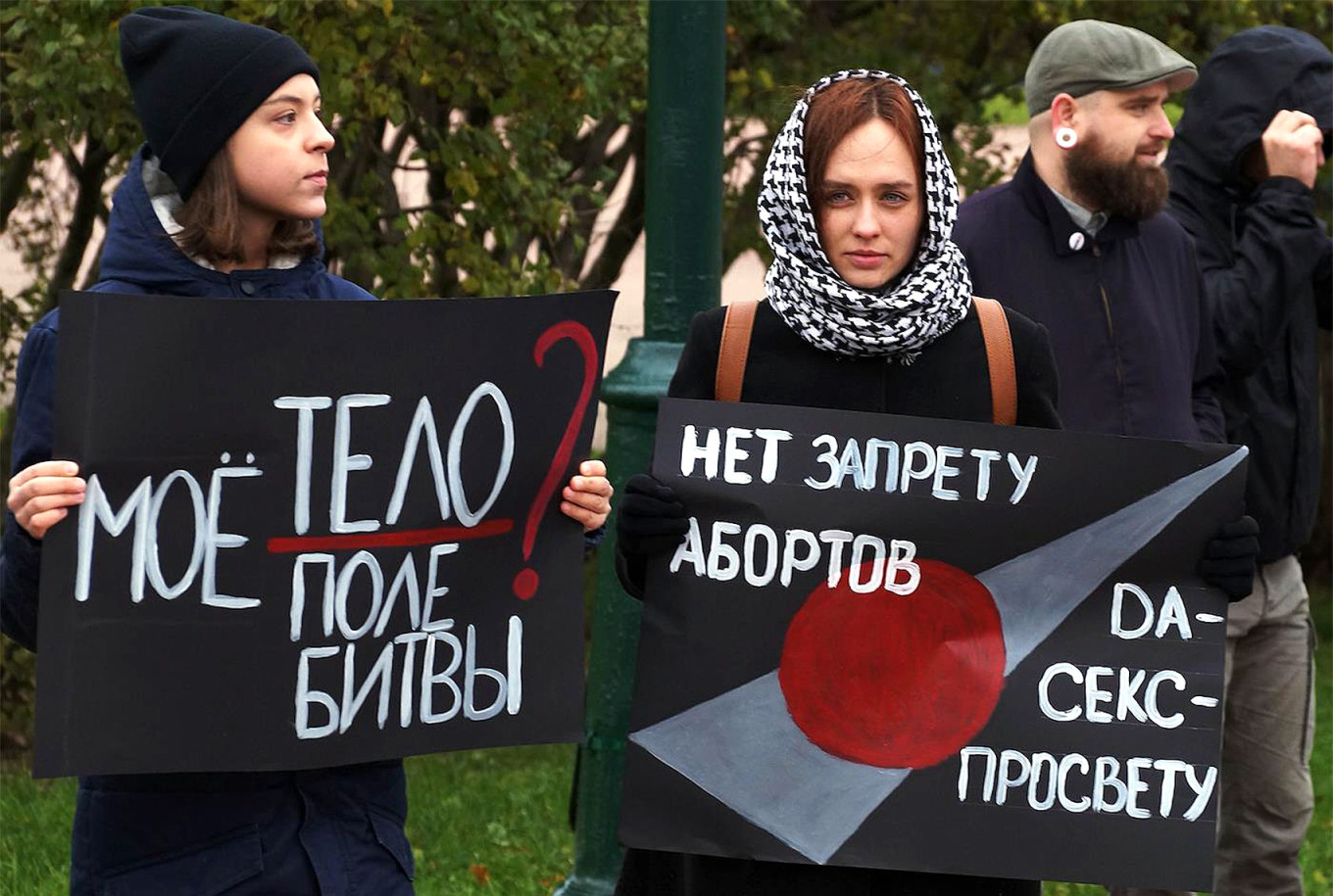 
					Feminist and leftist activists staging a picket in St. Petersburg in defense of abortion rights.					 					Alexander Chizhenok / Kommersant				