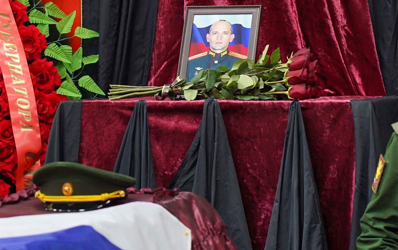 
					Funeral of a Russian soldier killed in Makiivka. 					 					vk.com/azarovlife				