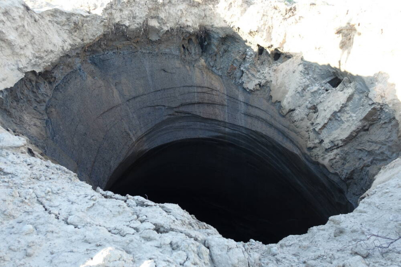 Explosion Opens New ‘pit To Hell’ Crater In Russian Arctic The Moscow Times