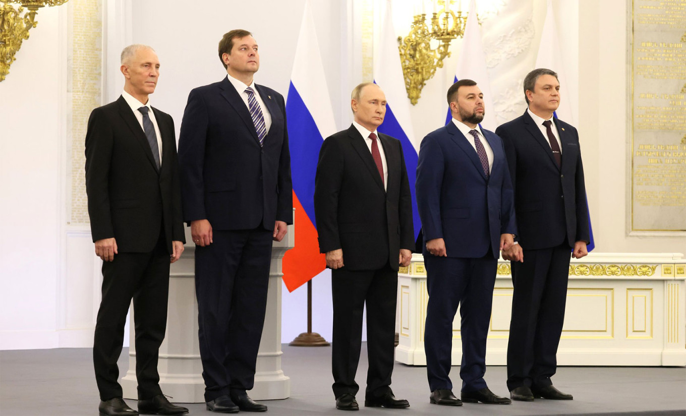 
					Kremlin-appointed leaders of occupied Ukraine with Russian President Vladimir Putin at an annexation ceremony. 					 					Mikhail Metzel / TASS				
