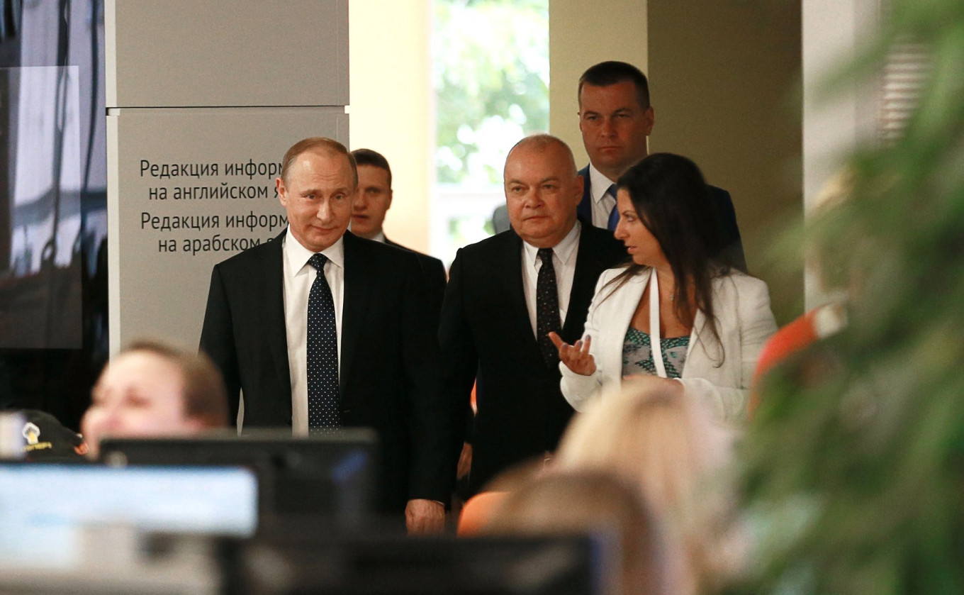 
					Vladimir Putin visits Rossiya Segodnya's headquarters in June 2016.					 					Kremlin Press Service				