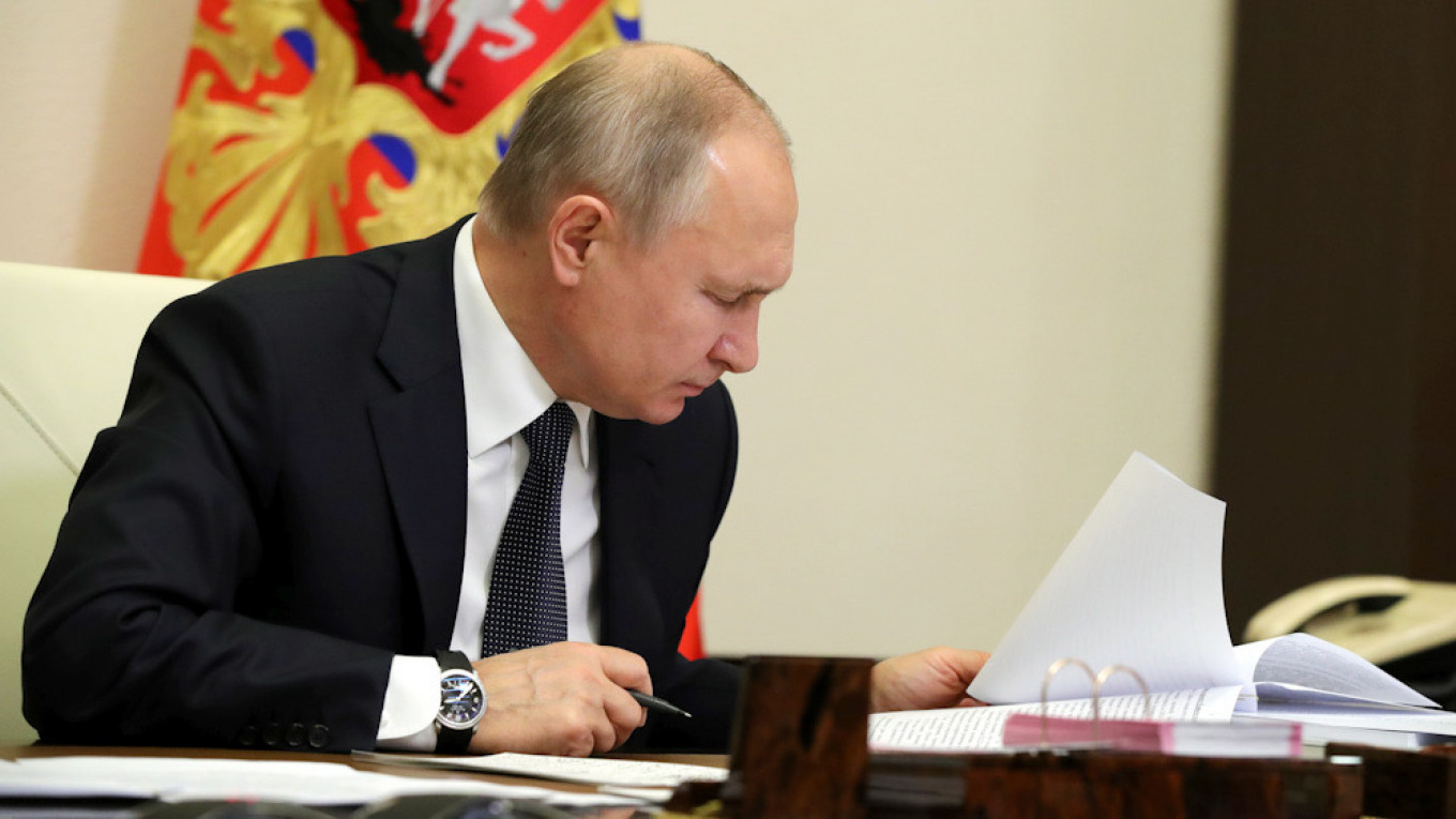Putin Signs New START Extension – The Moscow Times