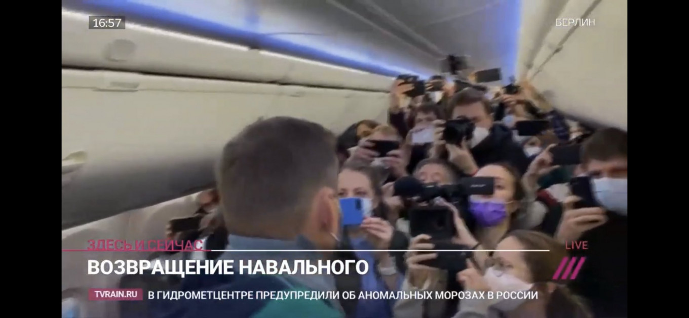 
					Alexei Navalny on the Pobeda flight to Berlin					 					 Dozdh TV				