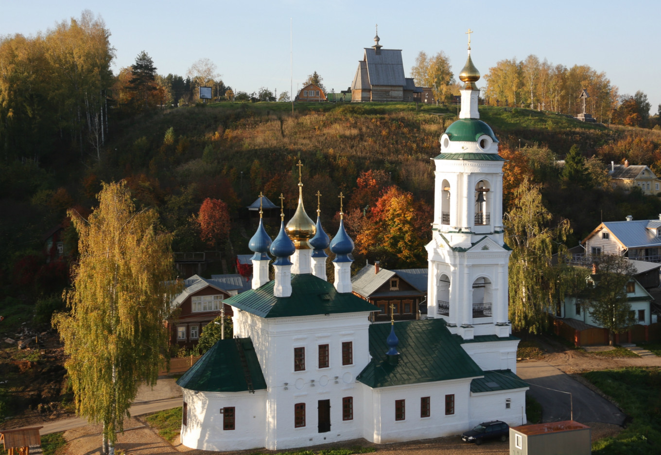 
					Resurrection Cathedral and Cathedral Hill overlooking the town and river.					 					Courtesy of Villa Plyos				