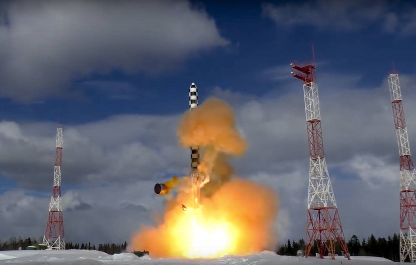 Russia's Hypersonic Ballistic Missile and Laser System in Final Tests