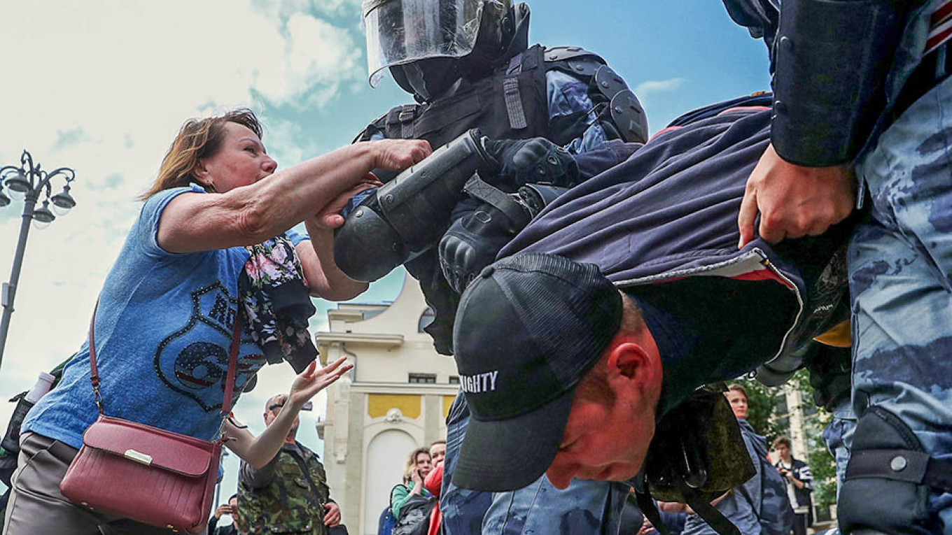 Фамилия полиция. 3 Августа 2019 митинг в Москве. Акции протеста в Москве 3 августа 2019. Московские протесты летом 2019.