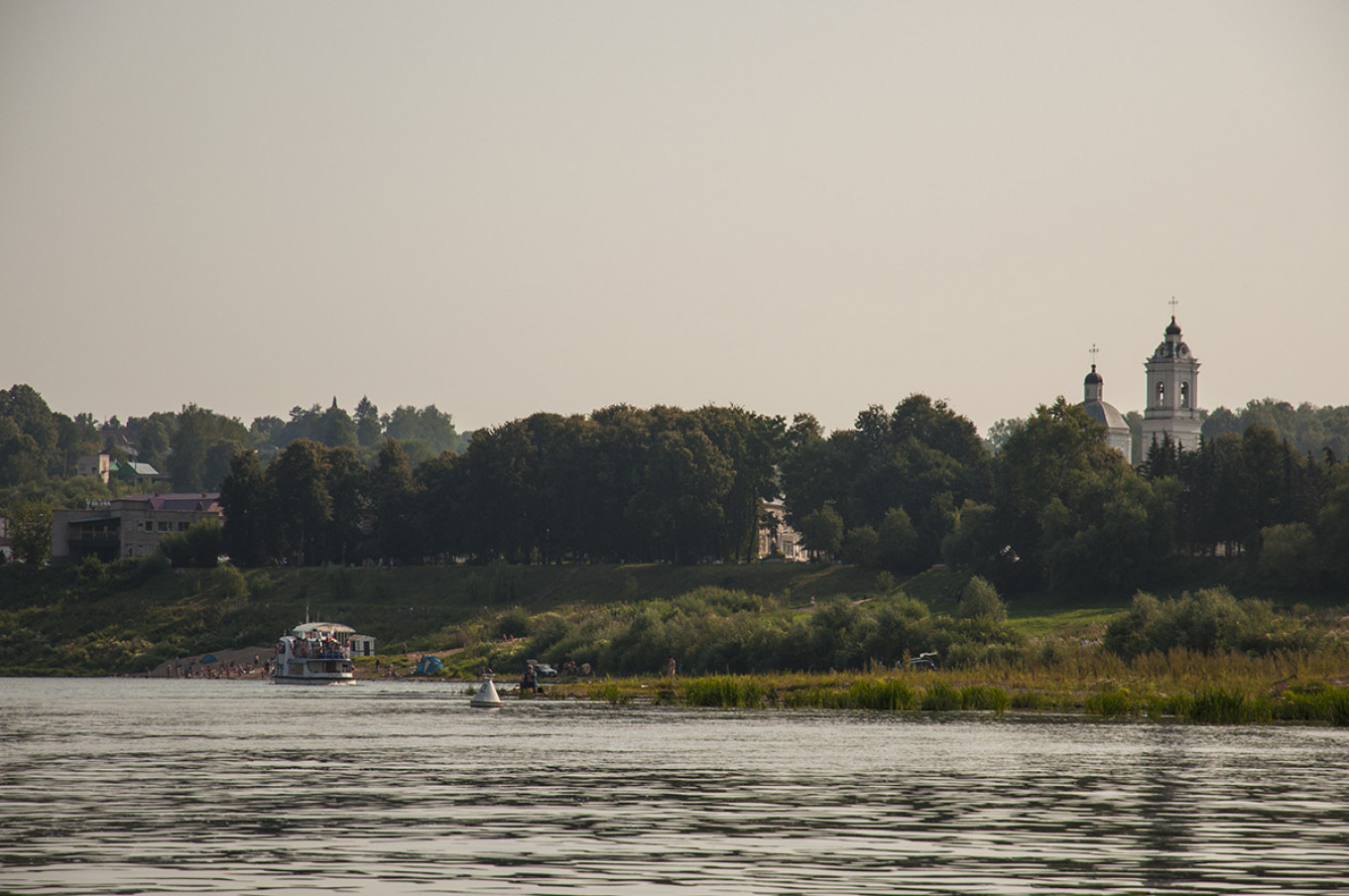 
					Tarusa’s picturesque setting on the banks of the Oka River has made it a haven for Russian writers.					 					Getty images				