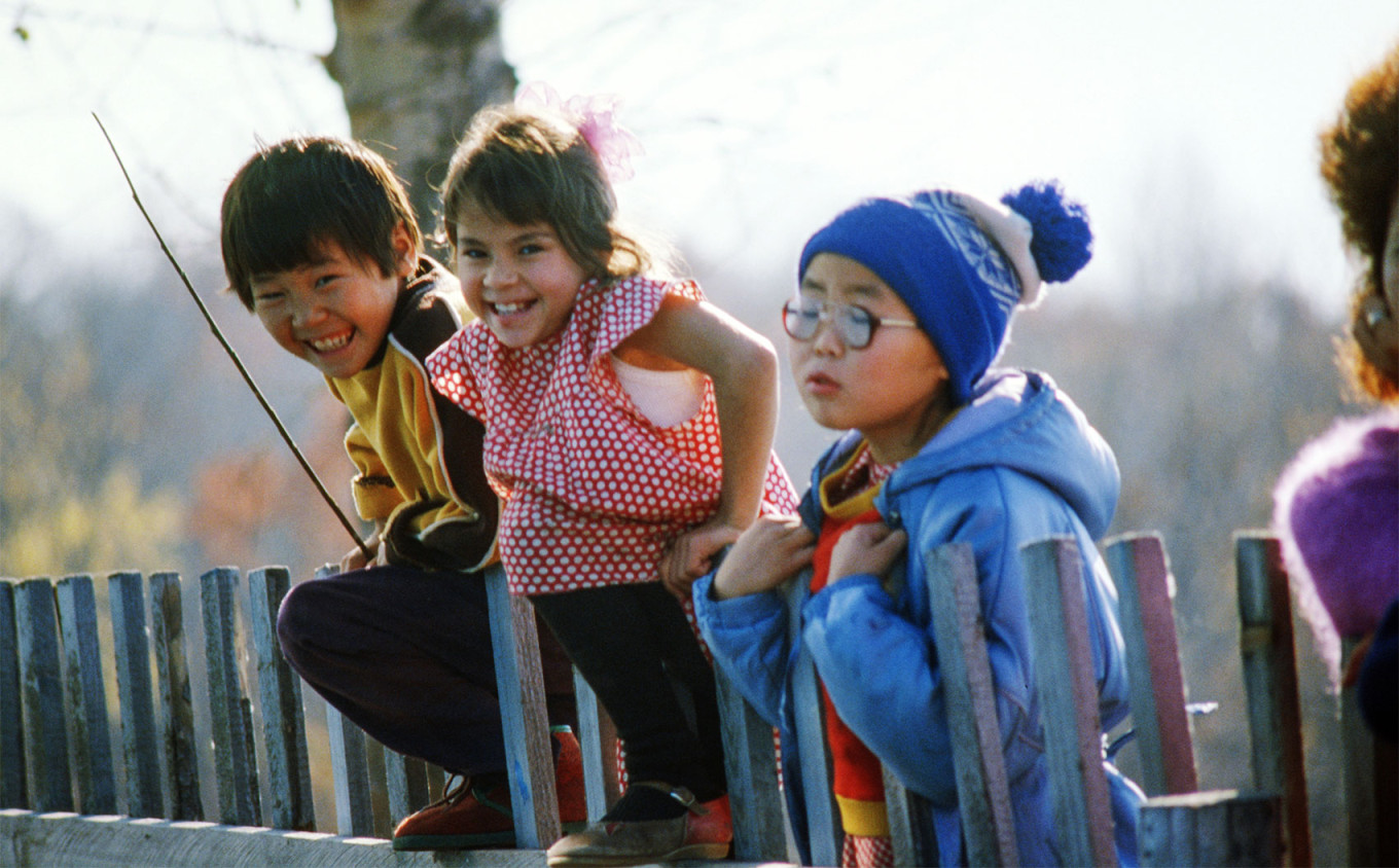 
					Nanai children in the village of Sikachi-Alan in Khabarovsk Krai, Russia.					 					I. Shagautdinov / TASS				