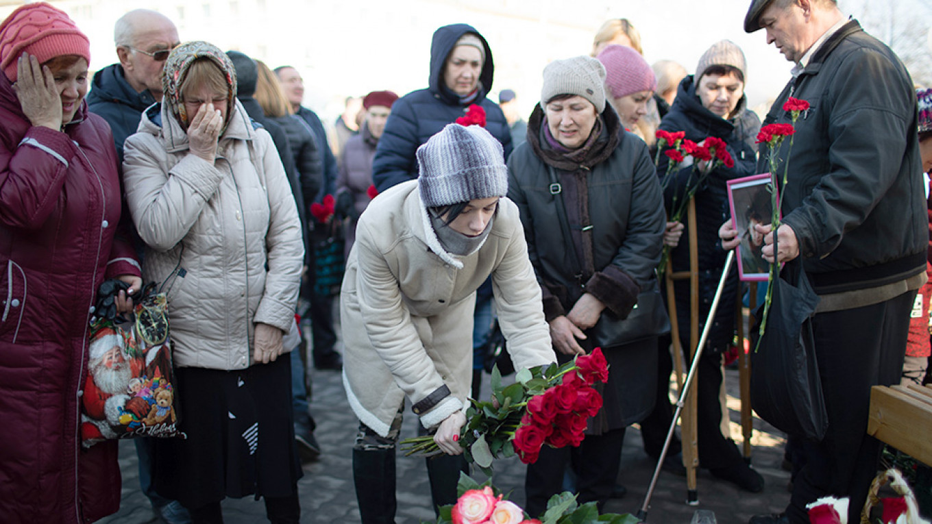 Тц зимняя вишня кемерово сколько погибших. Пожар в Кемерово в ТЦ зимняя вишня список погибших. Зимняя вишня годовщина трагедии. Пожар в Кемерово в ТЦ зимняя вишня.