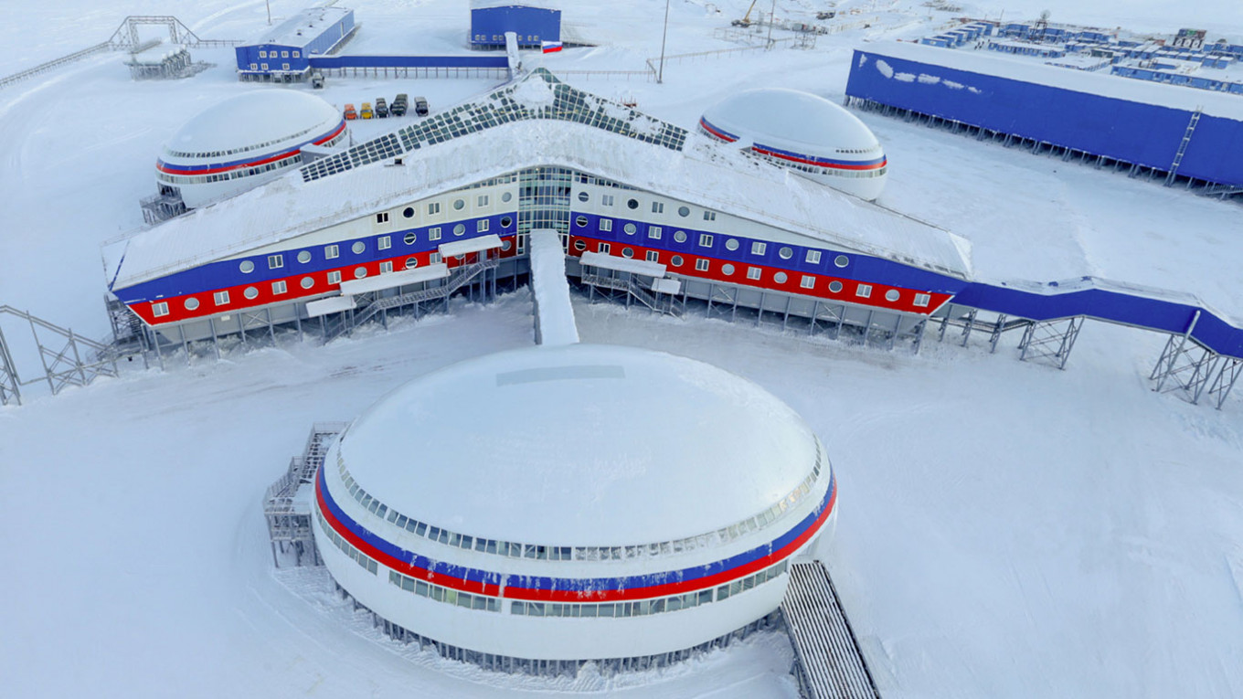 
					Russian military base in Arctic.					 					mil.ru				
