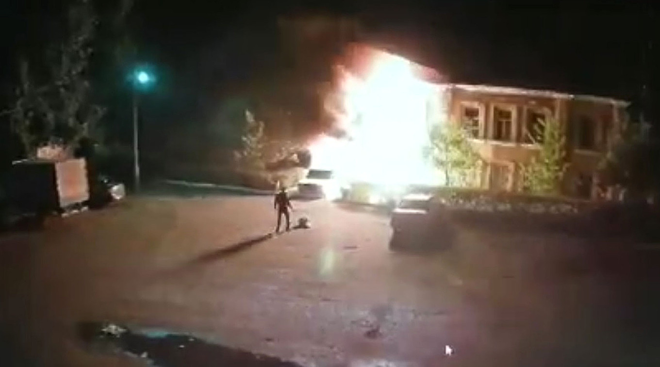 A Molotov cocktail attack on the military commissariat in Uryupinsk. t.me/urupvest