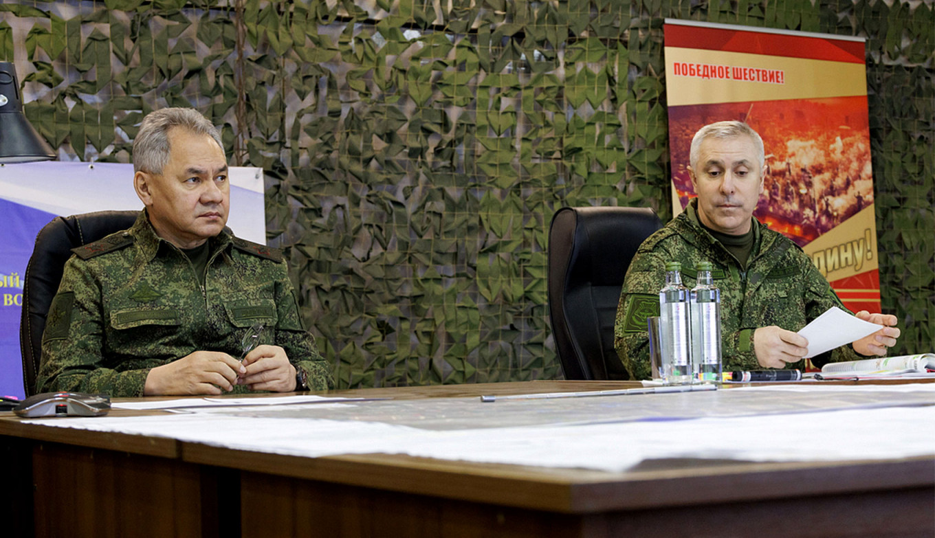 
					Shoigu (L) and Muradov (R).					 					Russian Defense Ministry				